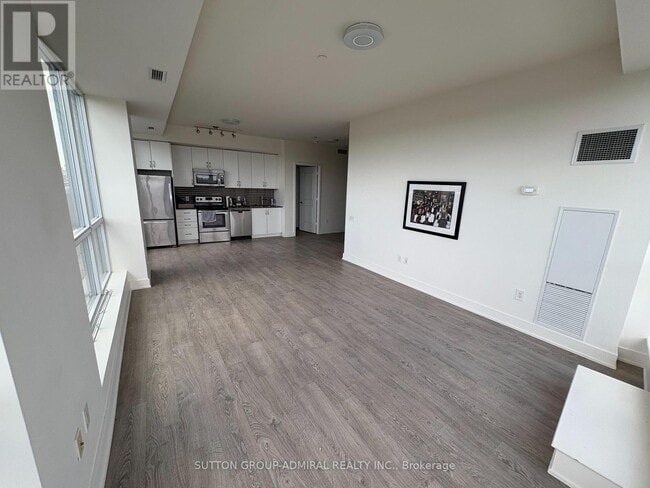 Photo du bâtiment - 7608 Yonge St