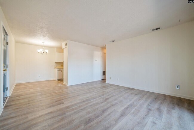 Building Photo - 1322 Old Manor Rd