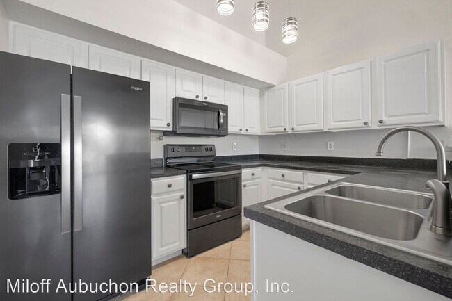 Building Photo - 1 br, 1 bath House - 4121 Residence Drive ...