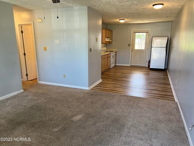 Building Photo - 189 Centipede Ln