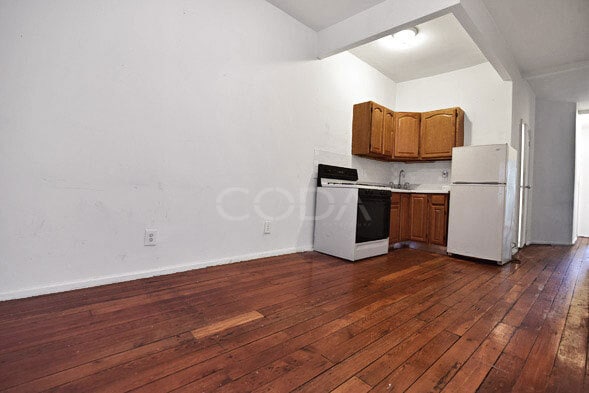 Building Photo - 933 Metropolitan Ave