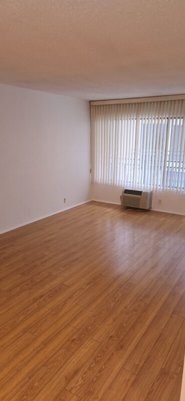 Foto del edificio - 458 Hayworth Ave