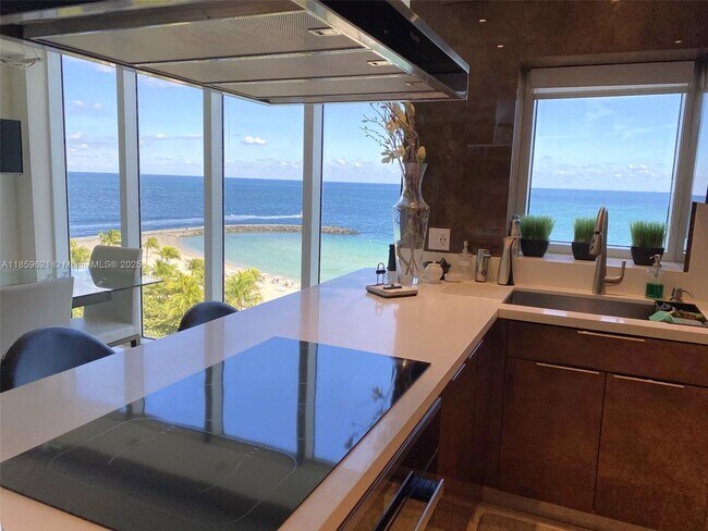 Foto del edificio - 10275 Collins Ave