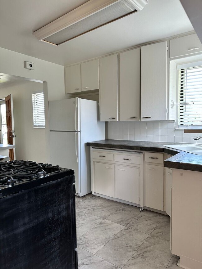 Foto del edificio - Awesome ranch style home 2bed+2offices 2ba...