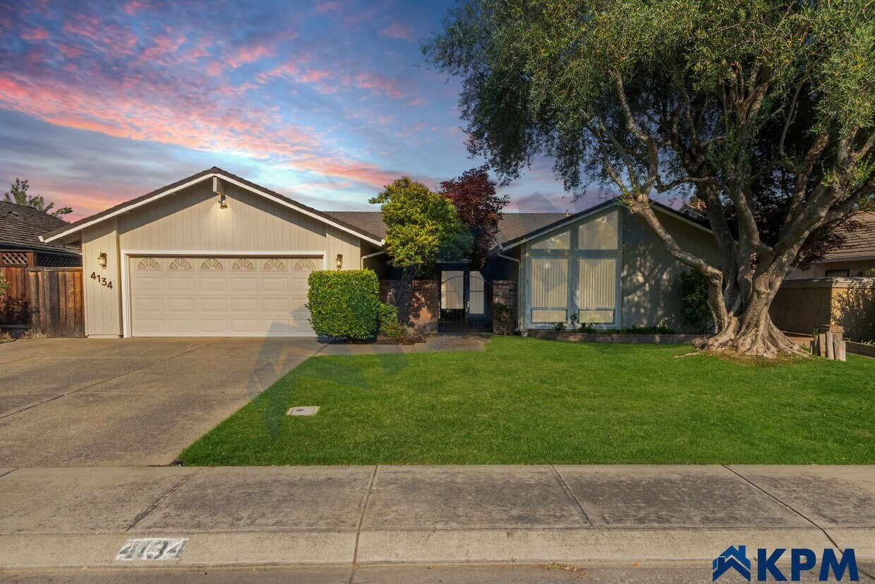 Foto principal - Waterfront North Lake Home for Rent