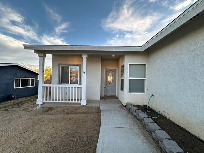 Foto del edificio - 3 Bedroom home in the beloved Joshua Tree area