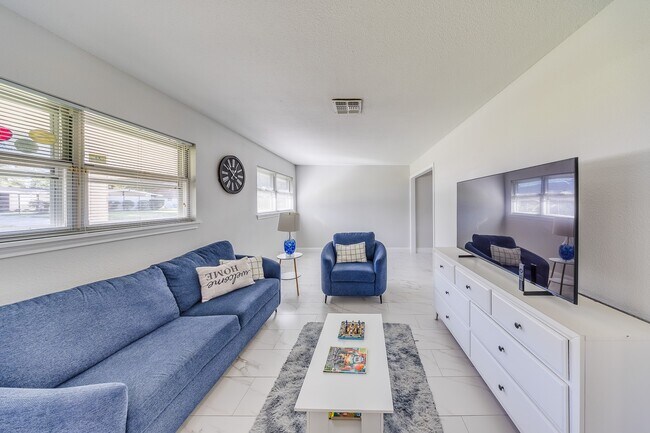 Foto del edificio - 2519 Lazy Lake Dr