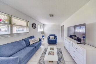 Building Photo - 2519 Lazy Lake Dr