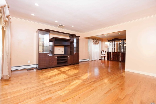 Foto del edificio - 780 Plainview Rd