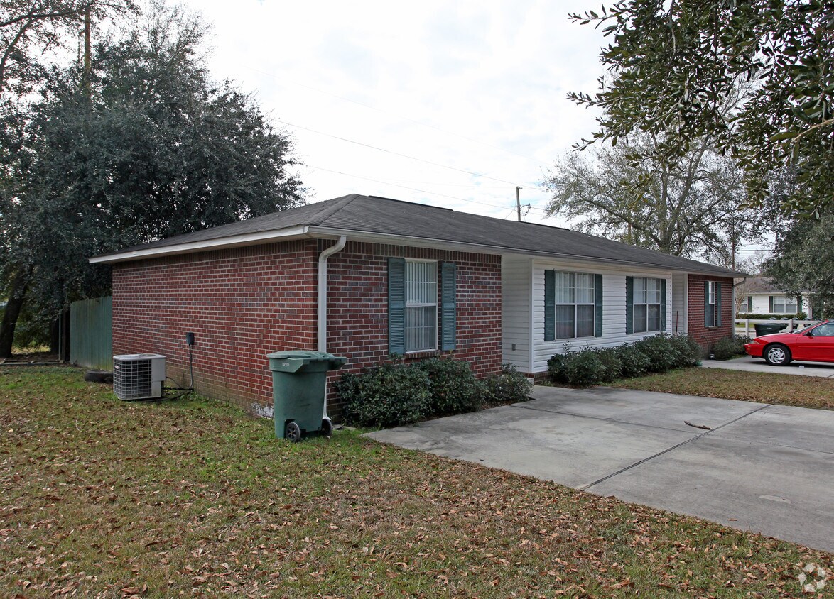 Primary Photo - 9770-9804 Chandler St