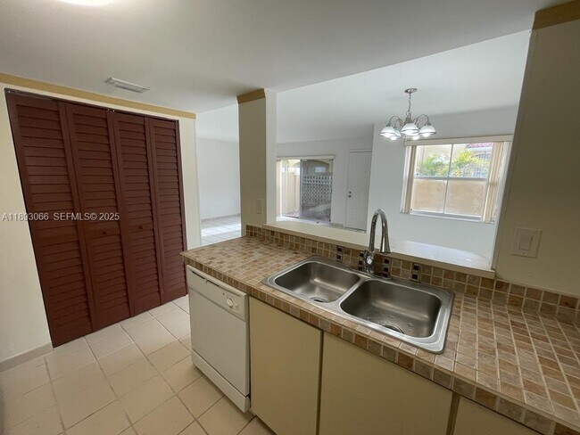 Foto del edificio - 370 NW 85th Ct