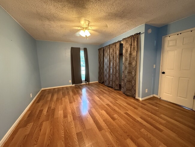 Photo - Single-Level 2 Bed, 2 Bath Duplex Near Percy Priest Lake with Lawn Care Included Apartment