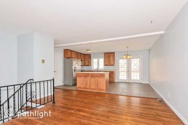 Foto del edificio - 1356 Glenstone Drive, Maryland Heights, MO...