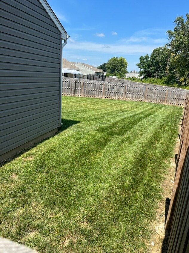 Building Photo - BLACKTHORNE ADDITION...4 Bed 2 Bath