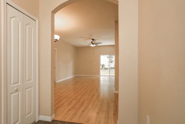 Foto del edificio - 15822 Pine Lily Ct