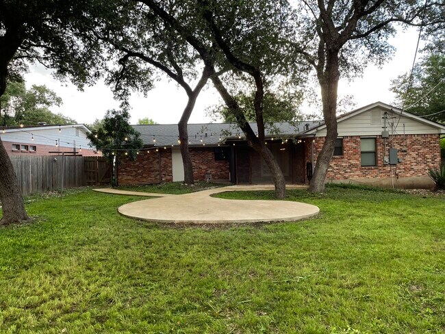 Building Photo - 11003 Janet Lee Dr