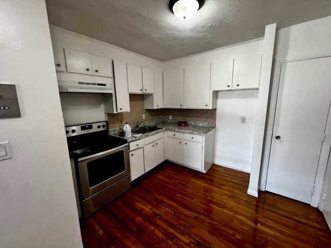 Building Photo - 155 Williams St