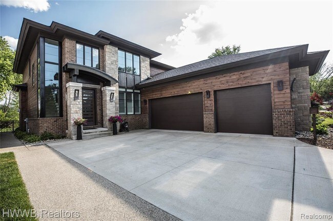 Foto del edificio - 217 W 2nd St