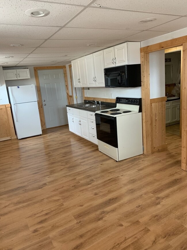 Building Photo - 1206 1st St NE