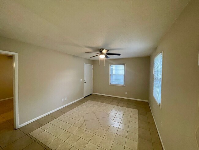 Foto del edificio - 1BD/1BA Apartment off Curry Ford in Henley...
