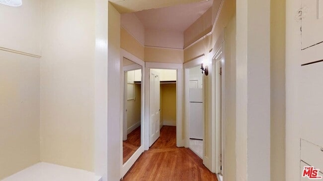 Building Photo - 487 43rd St