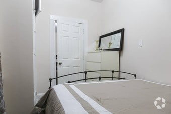 Primary Photo - 1265 N Siesta St