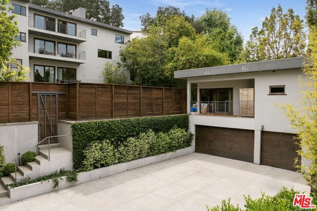 Building Photo - 2035 De Mille Dr