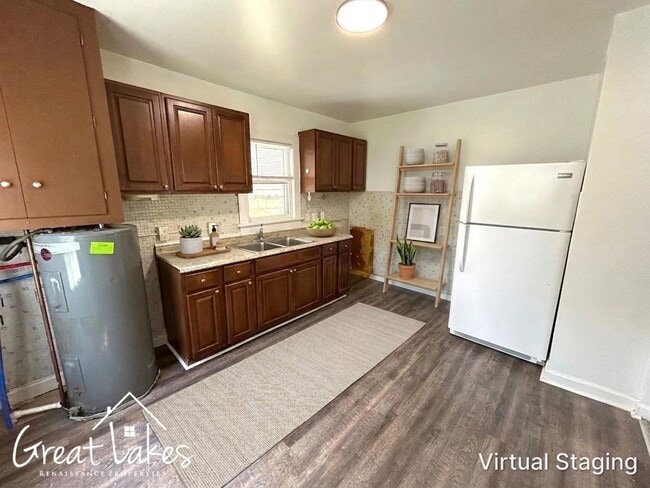 Building Photo - 24601 Tallman Ave