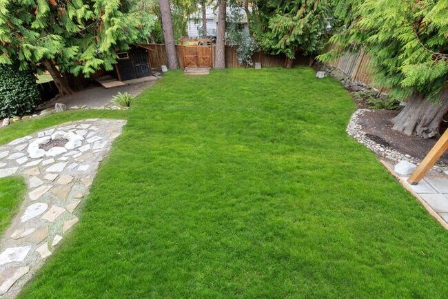 Building Photo - Fabulous Air Conditioned Gregory Heights C...