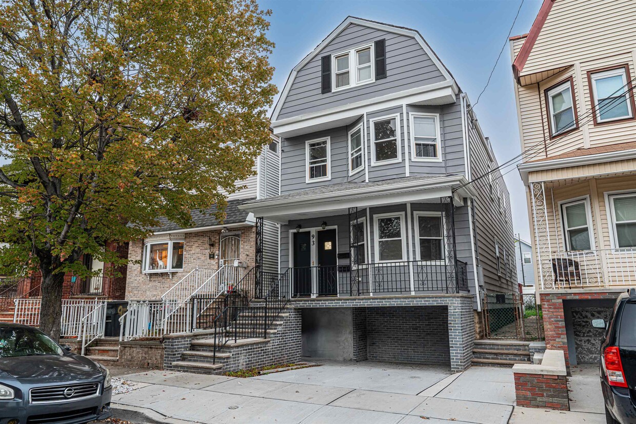 Foto principal - 93 W 11th St
