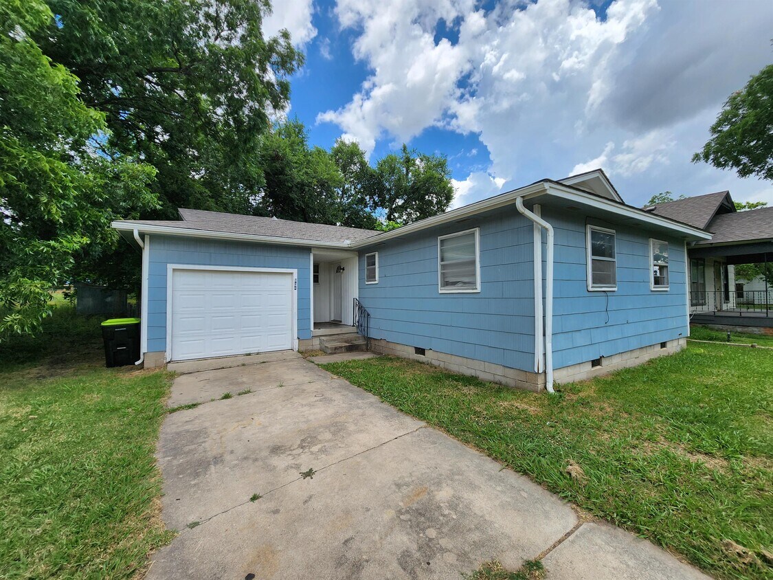 Foto principal - 804 W 7th St