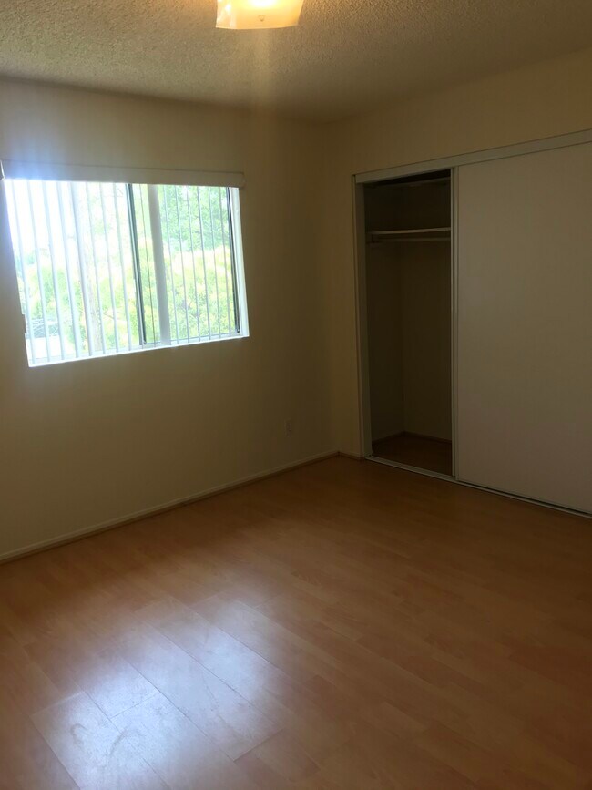 1st bedroom - 615 Raleigh St