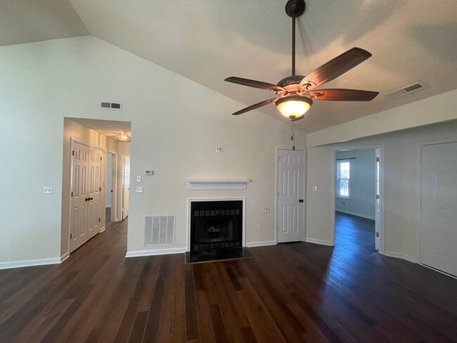 Foto del edificio - Recently Renovated!!Beautiful 3BR home.