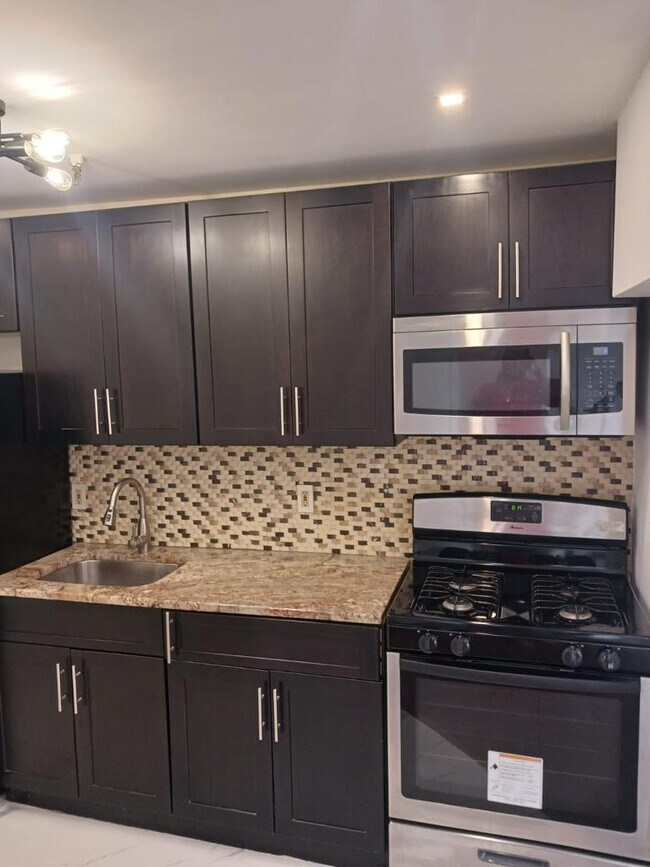 Foto del edificio - 131 Beach 121st St