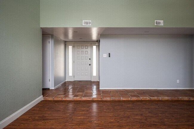 Building Photo - 109 Quail Creek Dr