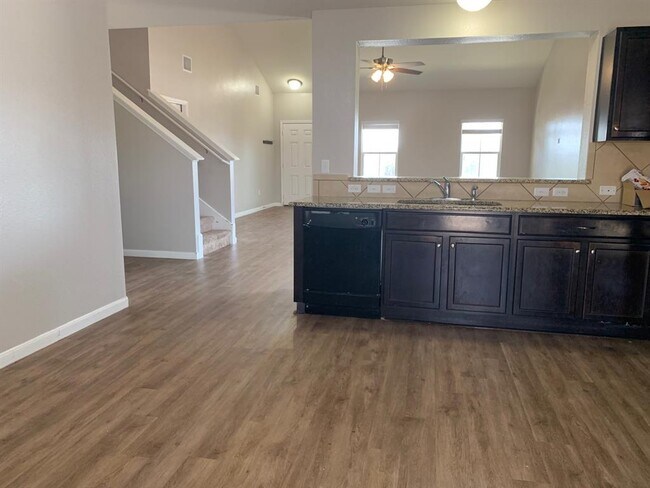 Foto del edificio - 384 Discovery