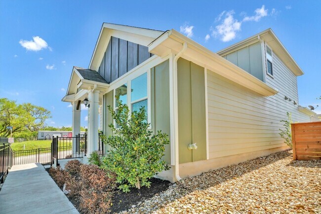 Building Photo - 5412 Golden Canary Ln