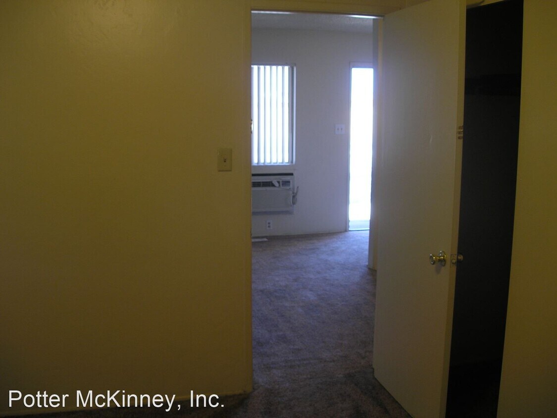 Building Photo - 3518 N Chester Ave