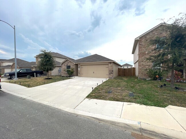 Building Photo - Ready For Move In! A Nice, Charming and Mo...