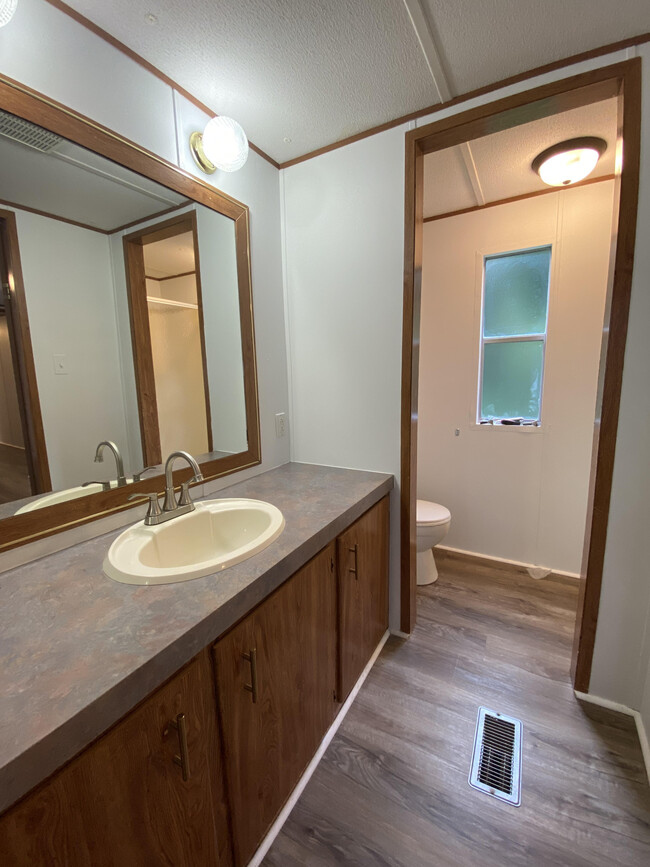 Master bath, double vanities - 33 White Oak Dr