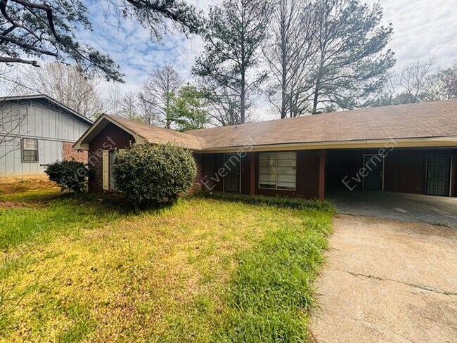 Building Photo - 152 W Woodcrest Dr