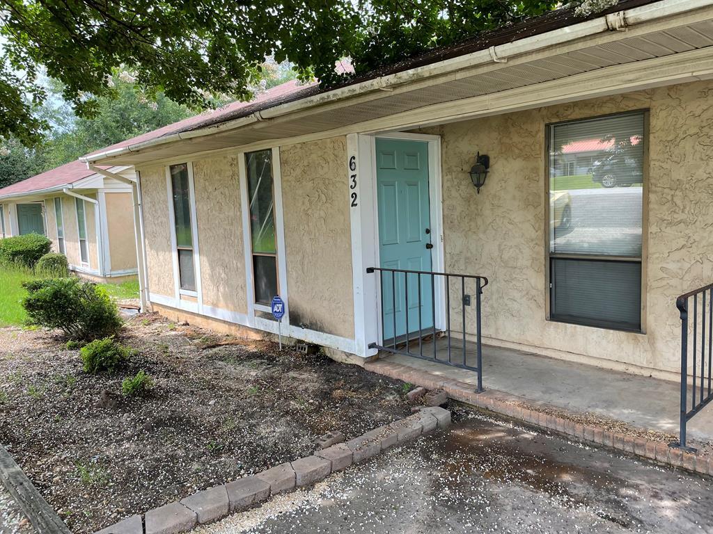 Primary Photo - 632 Howlandville Rd