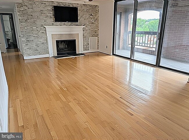 Building Photo - 1080 Wisconsin Ave NW