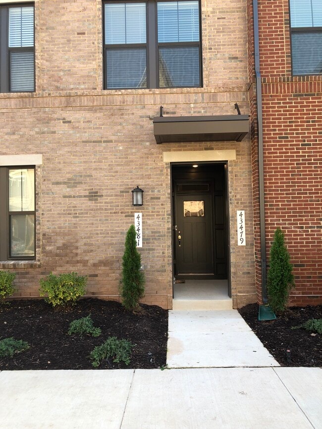 Front Entrance - 43479 Stonewood Crossing Ter