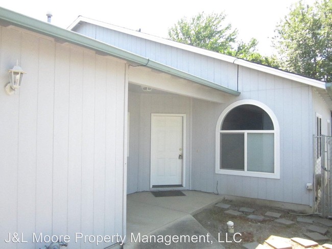 Building Photo - 531 Mountain View Dr