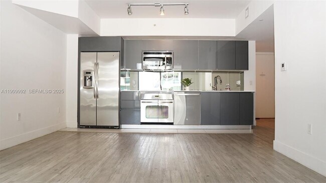 Foto del edificio - 31 SE 6th St