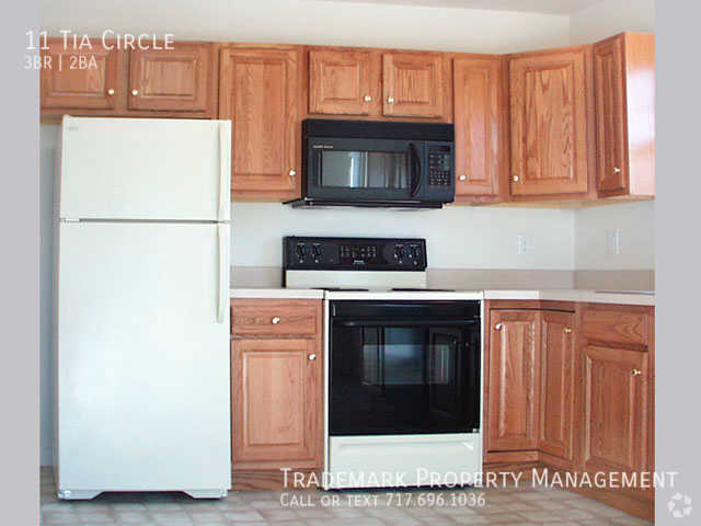 Building Photo - Nice Spacious Town Homee