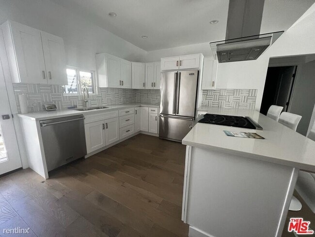 Building Photo - 3 br, 2 bath House - 9135 W 3rd St
