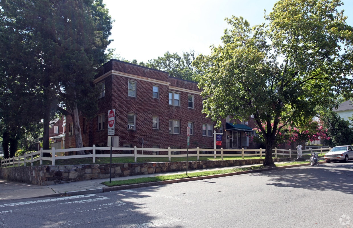 Building Photo - 1400 29th St SE