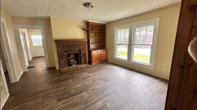 Building Photo - Charming 3-bedroom, 2-bath home in Concord!